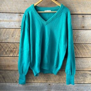 Vintage IZOD Club Mens Green Pullover Knit V-Neck Sweater. Size Large?
